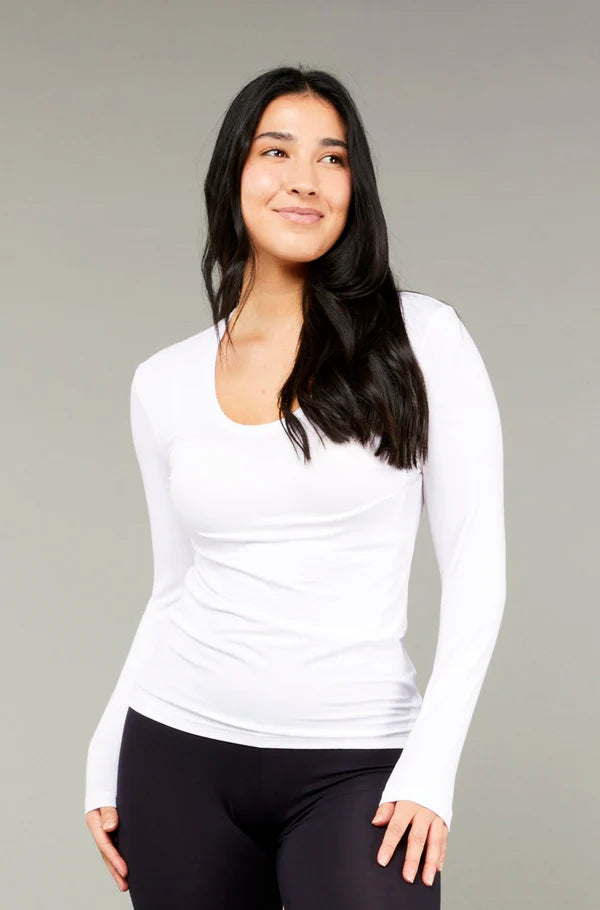 Long Sleeve Scoop Top By Tani - White